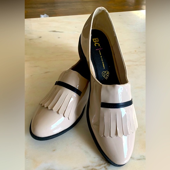 Beige loafers. - Picture 2 of 6